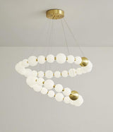 Gaia lysekrone med messingdetaljer