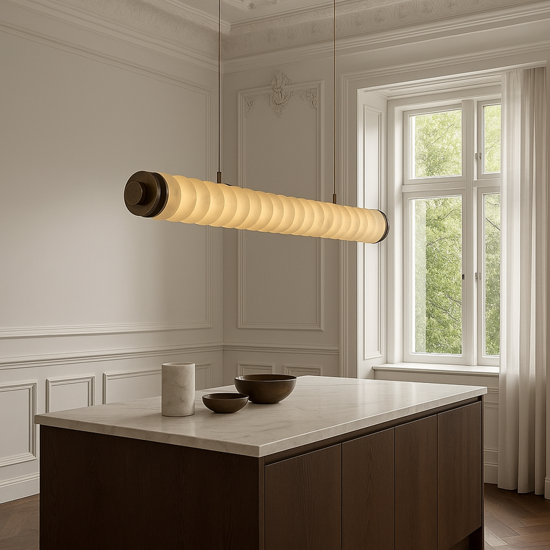 Ingrid marmor pendant i bruneret messing