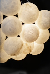 Alessandra loftlampe med kugler i marmor